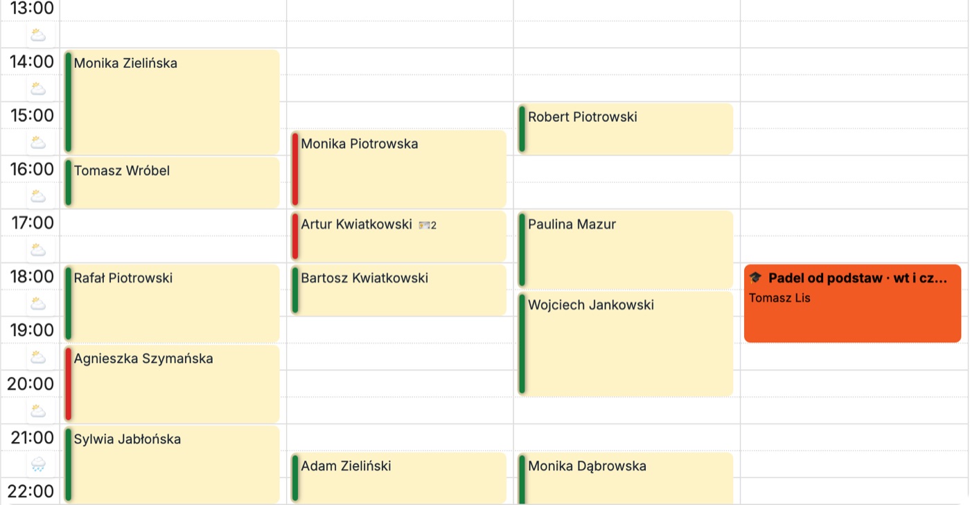 Grafik kortów w panelu Playmore: opłacone rezerwacje oznaczone zielonym paskiem